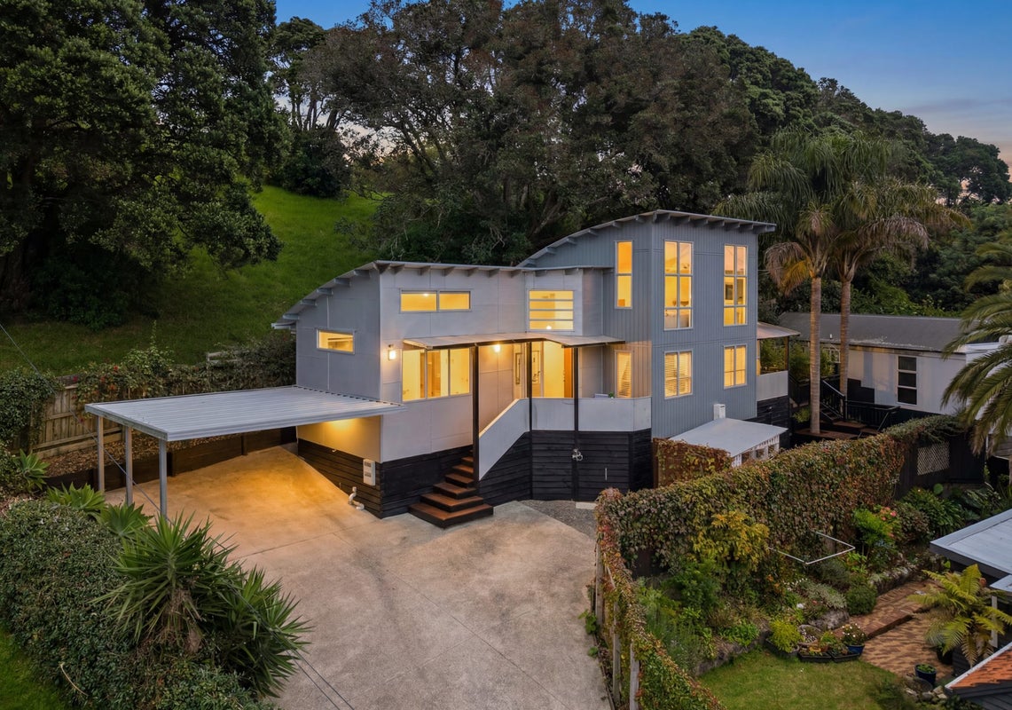 21 Dally Terrace, Mount Roskill, Auckland - Carousel 1