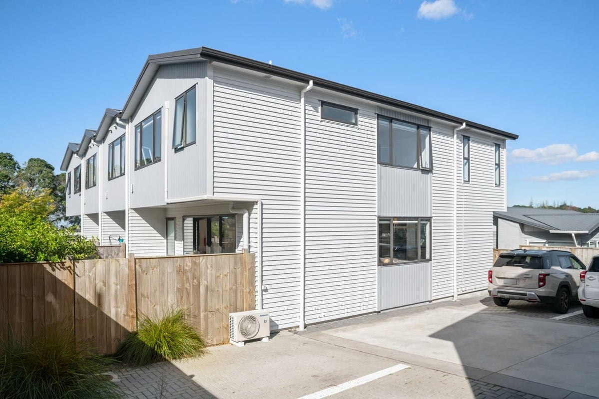 421B Glenfield Road, Glenfield, Auckland - Carousel 26