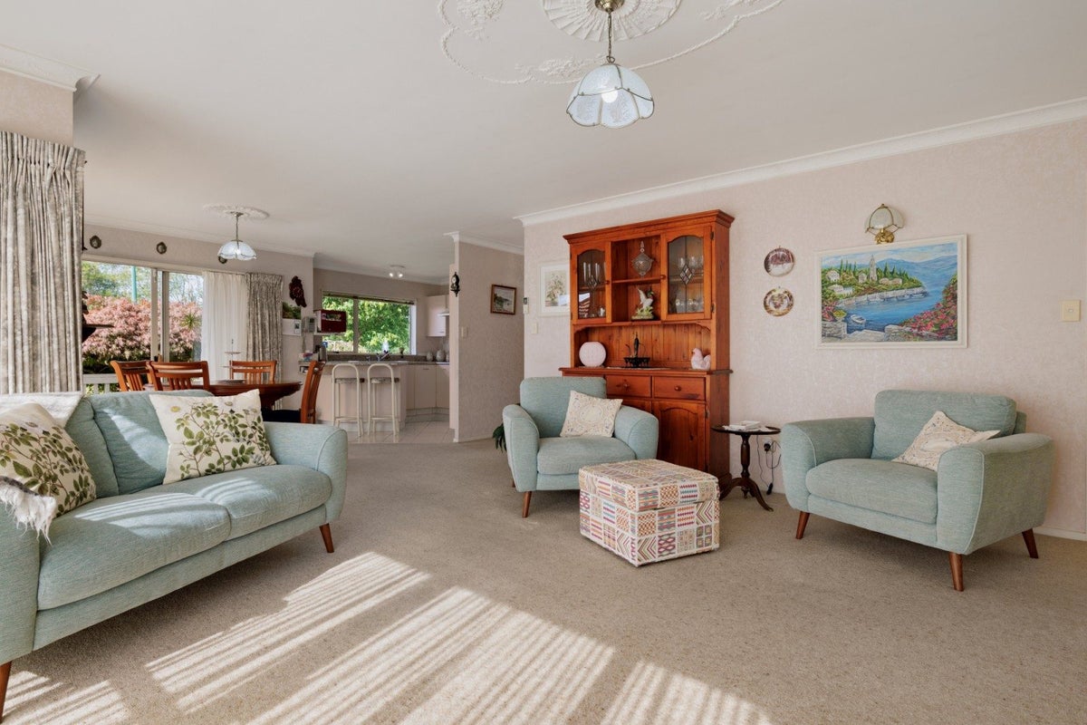 10 Ridgemount Terrace, Welcome Bay, Tauranga - Carousel 2
