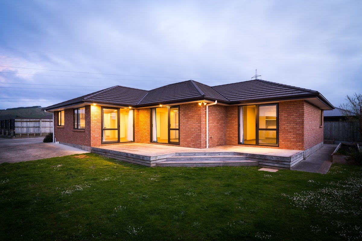 8 Gibraltar Way, Fitzherbert, Palmerston North - Carousel 1