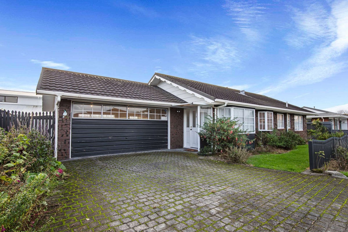 7 Kaipara Court, Highbury, Palmerston North - Carousel 1