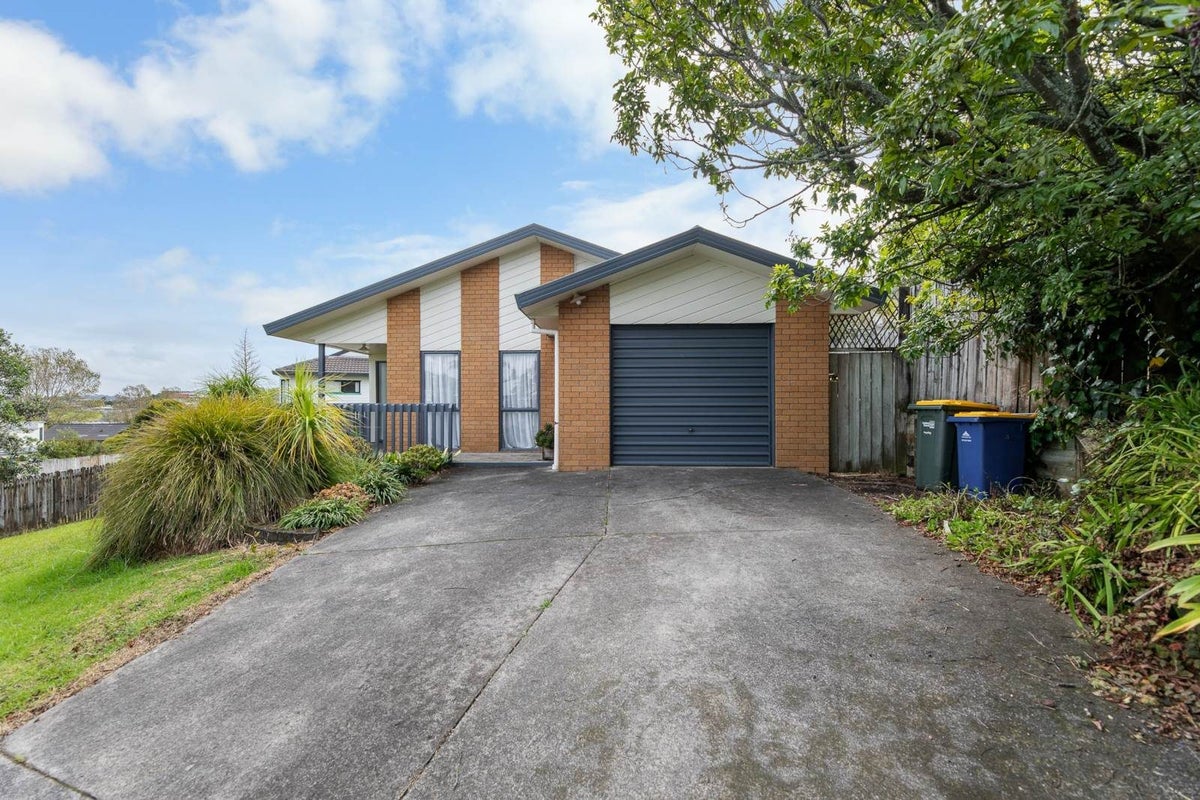 9 Altair Place, Windsor Park, Auckland - Carousel 1