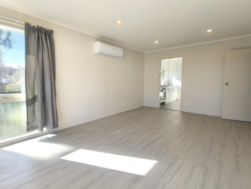 5 Barnfield Place, Glendene, Auckland - Carousel 2