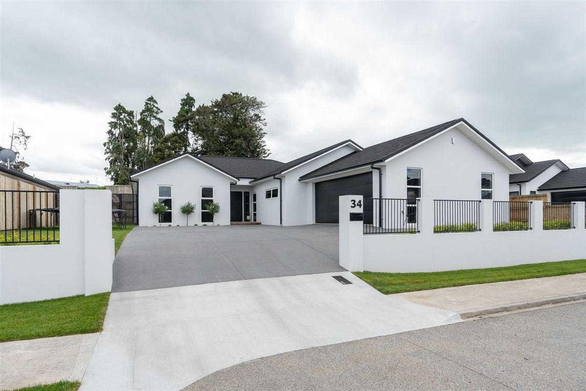 34 The Meadows Drive, Flagstaff, Hamilton - Carousel 1
