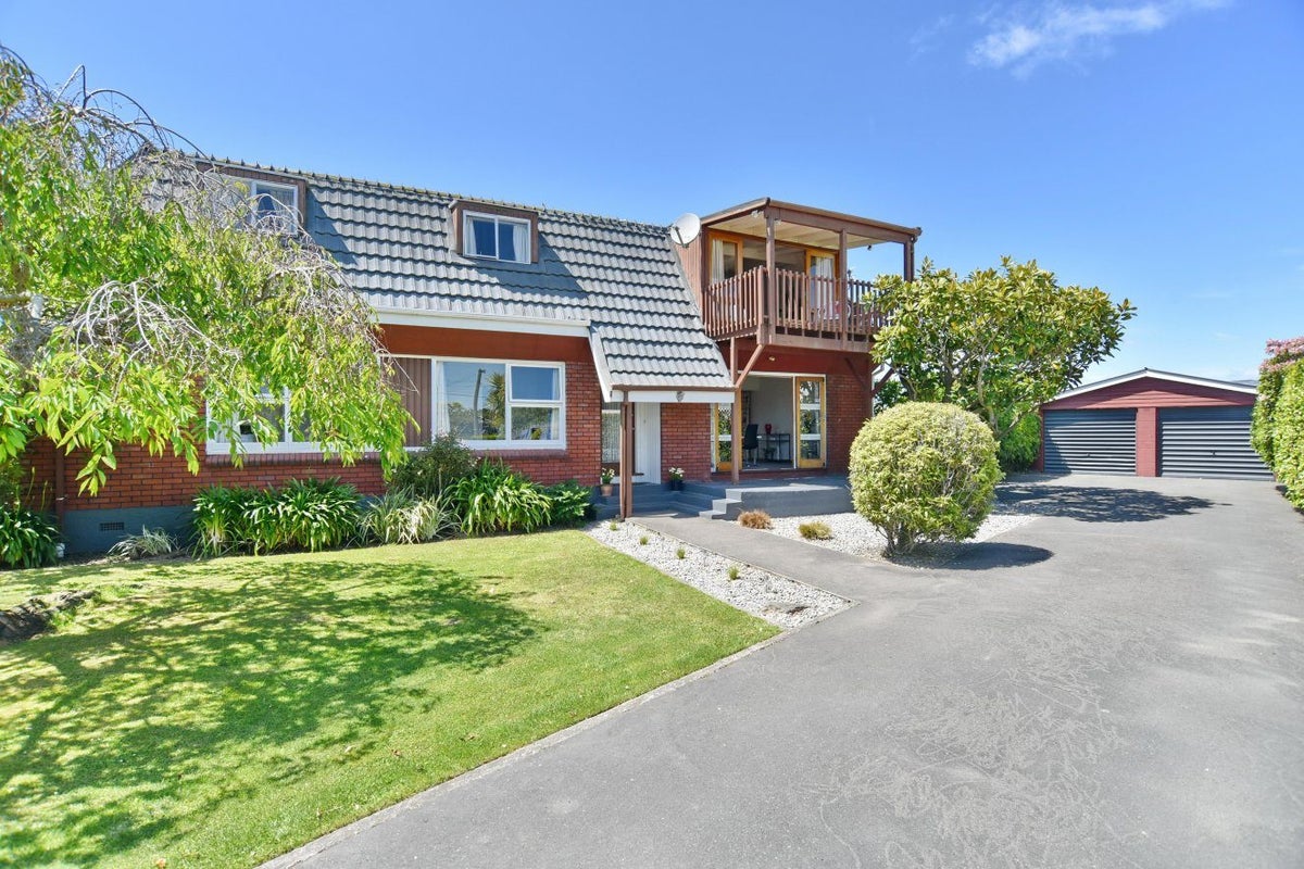 15 Glenmore Avenue, Casebrook, Christchurch - Carousel 1