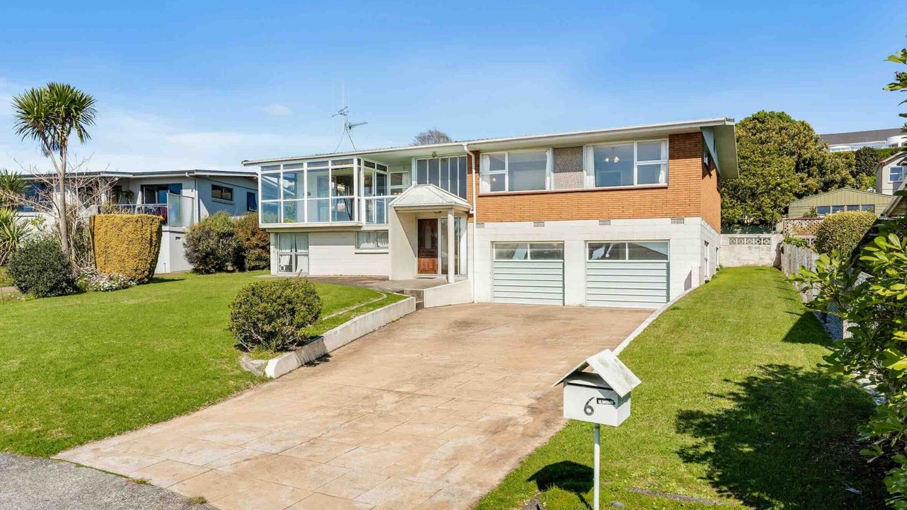 6 Carol Place, Otumoetai, Tauranga - Carousel 1