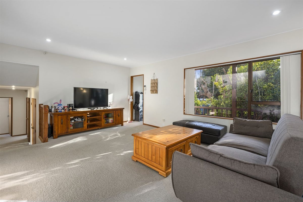 3/43 Chivalry Road, Glenfield, Auckland - Carousel 2