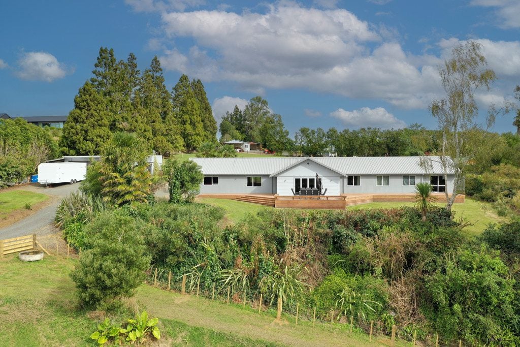 20 Glenwood Grove, Whatawhata, Hamilton - Carousel 1