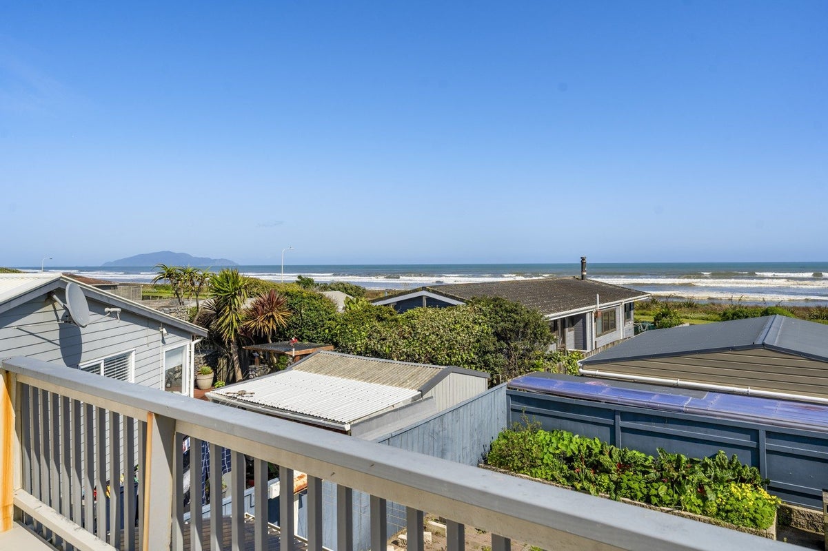 3 Scott Avenue, Otaki Beach, Otaki - Carousel 1
