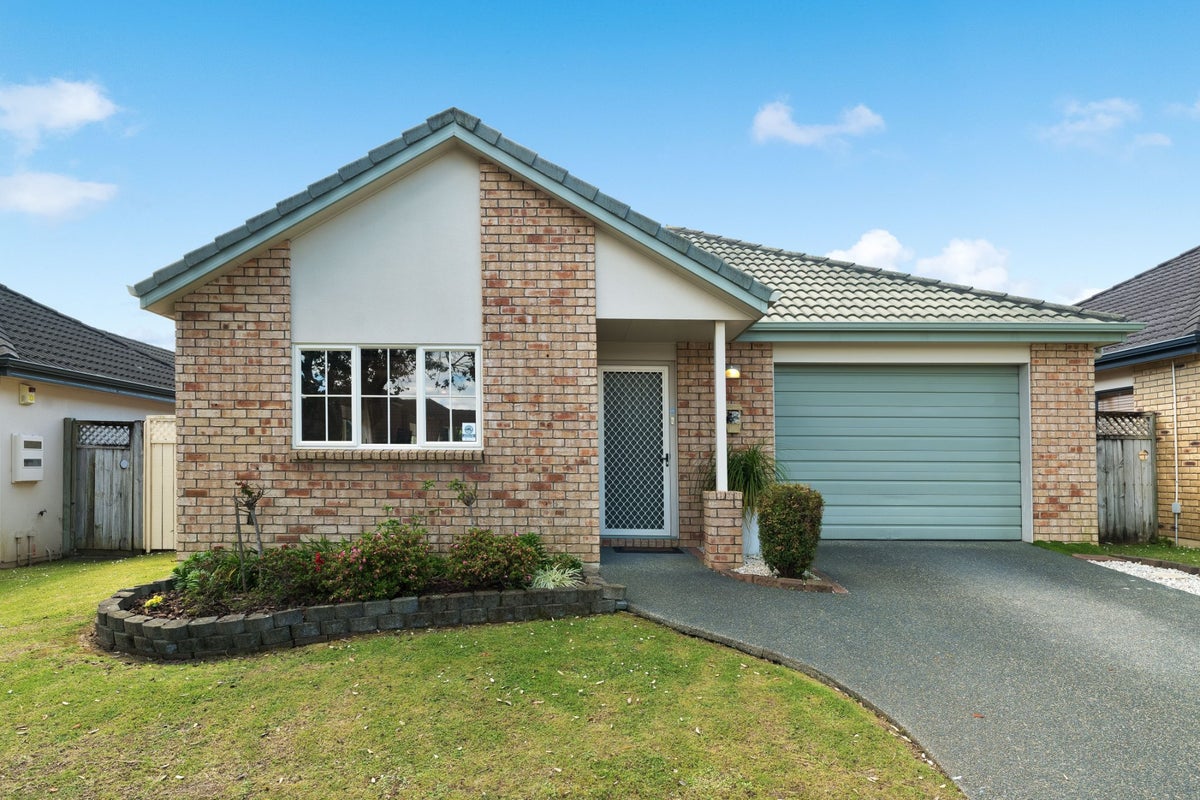 8 Espalier Drive, Henderson, Auckland - Carousel 2