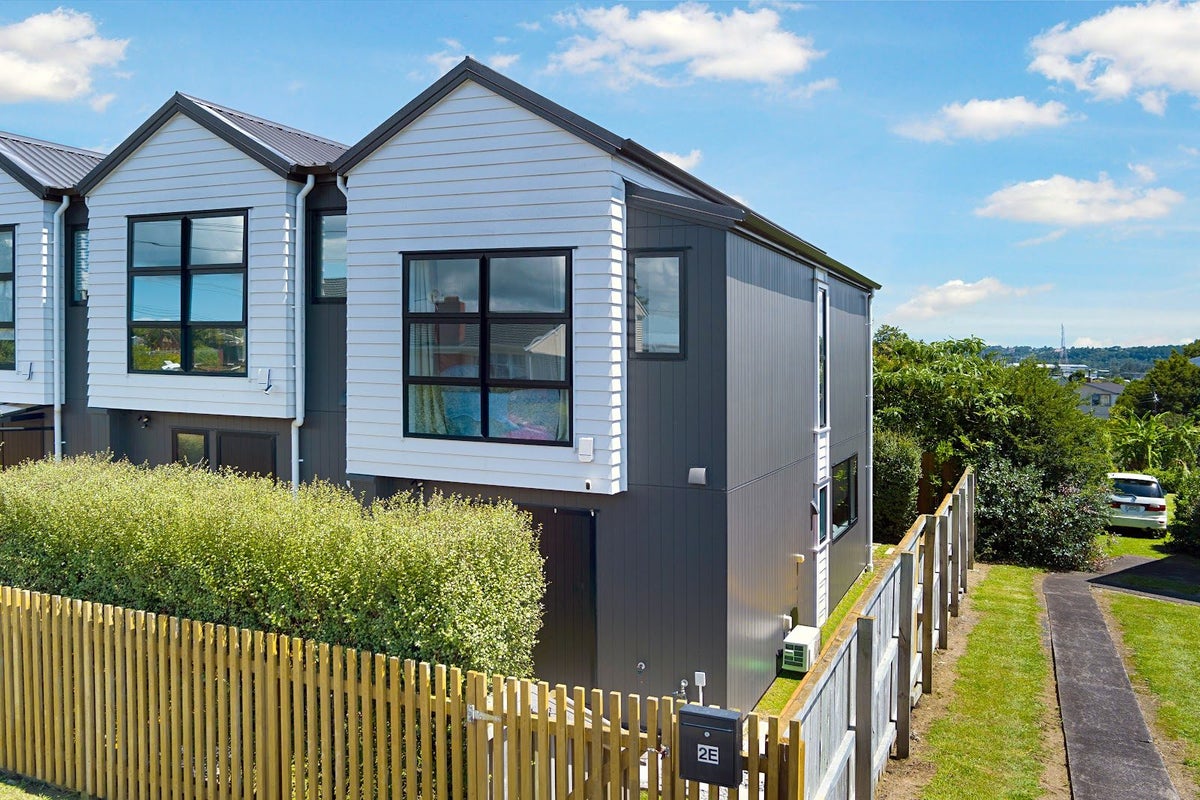 2E Milich Terrace, Te Atatu South, Auckland - Carousel 1