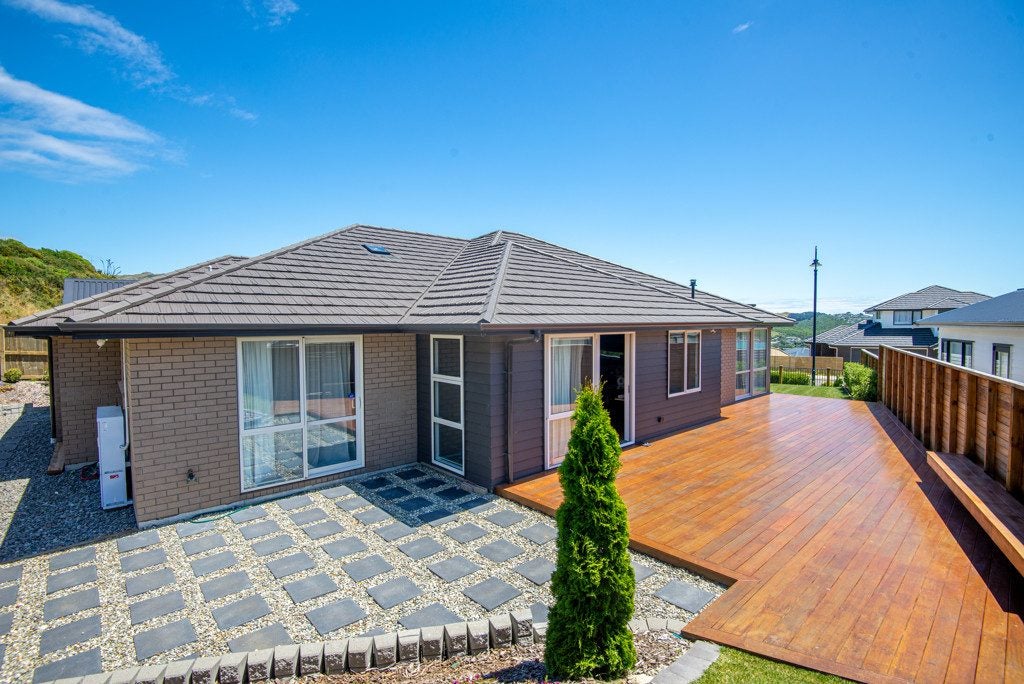 3 Okupe Grove, Aotea, Porirua - Carousel 1