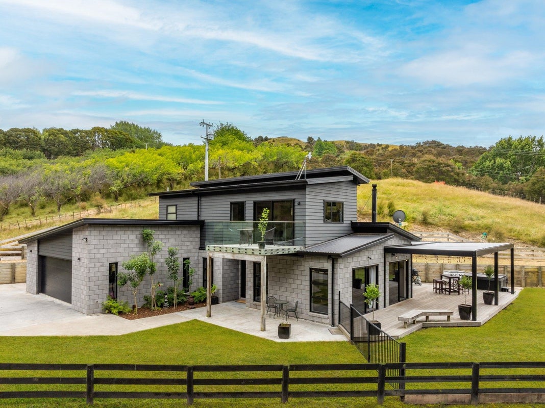 86 Seafield Road, Eskdale, Napier - Carousel 1