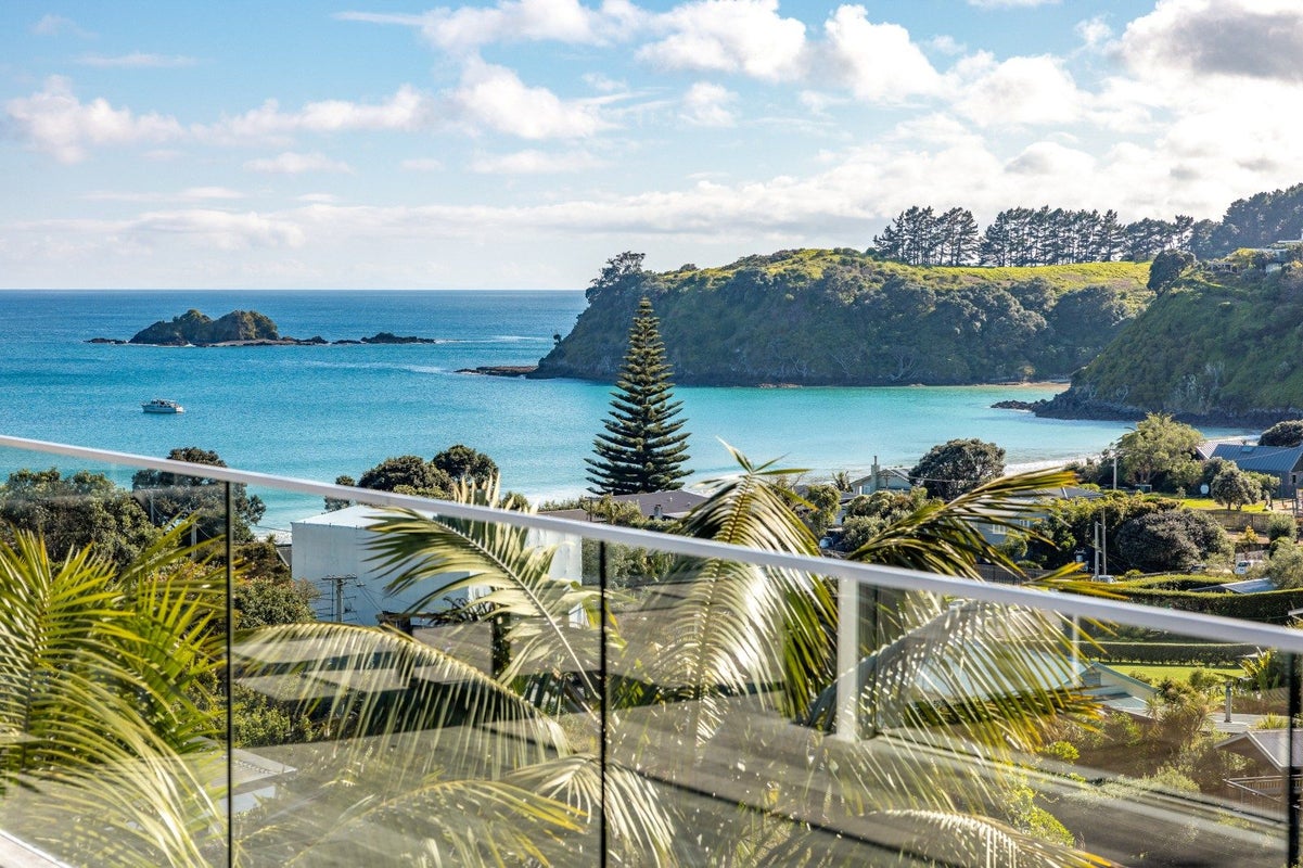 31 Miro Road, Palm Beach, Waiheke Island - Carousel 1