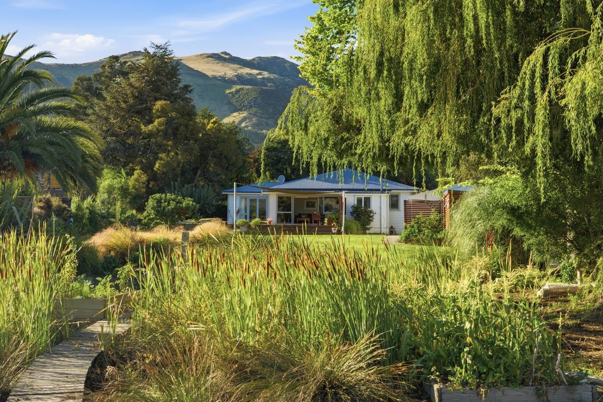 471 Marine Drive, Charteris Bay, Lyttelton - Carousel 1