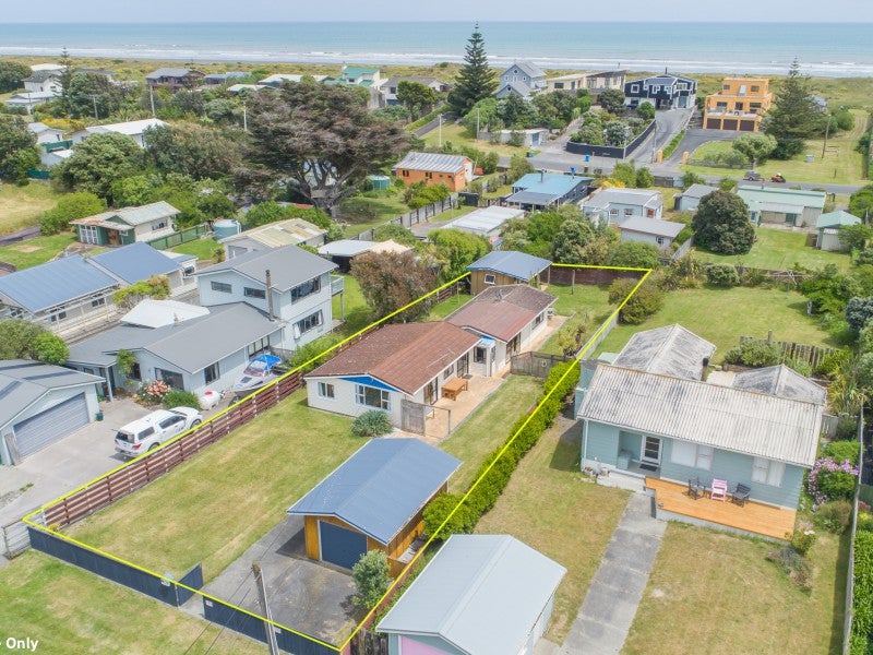 53 Park Avenue, Waitarere Beach, Levin - Carousel 1