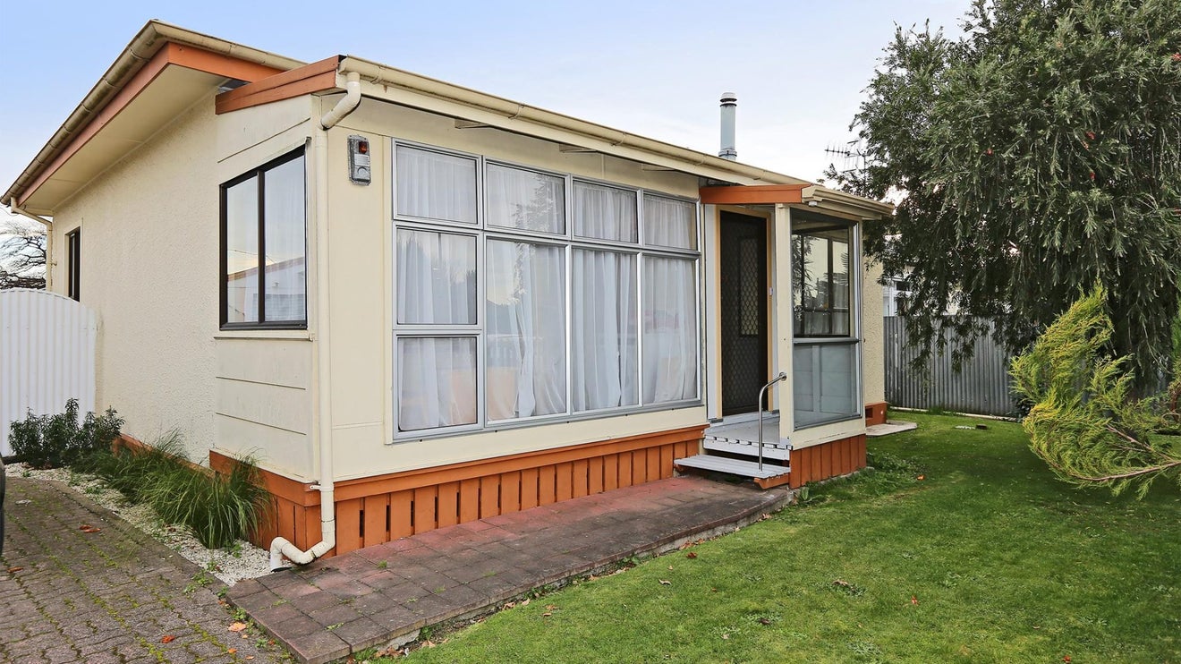505 Grove Road, Mayfair, Hastings - Carousel 1