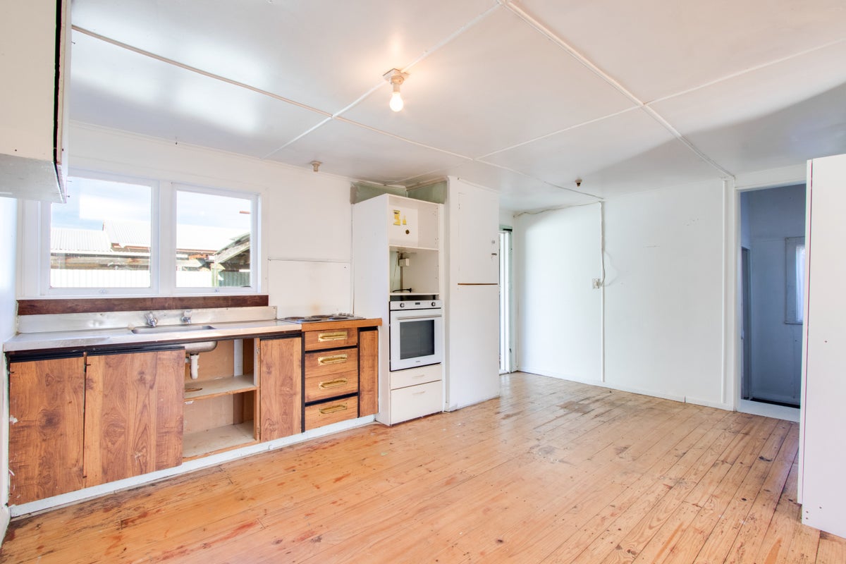 51 Gillies Crescent, Waimarama, Havelock North - Carousel 2