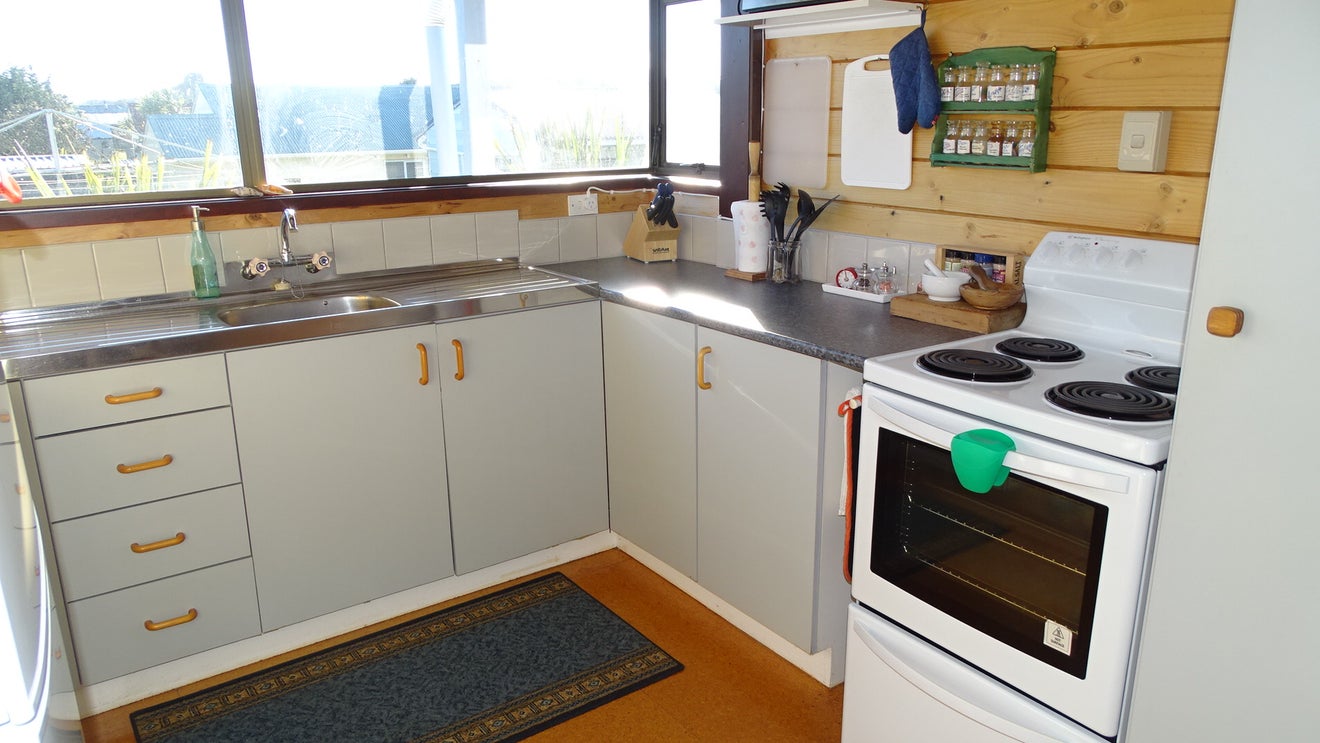 4 Takitimu Street, Waitarere Beach, Levin - Carousel 2