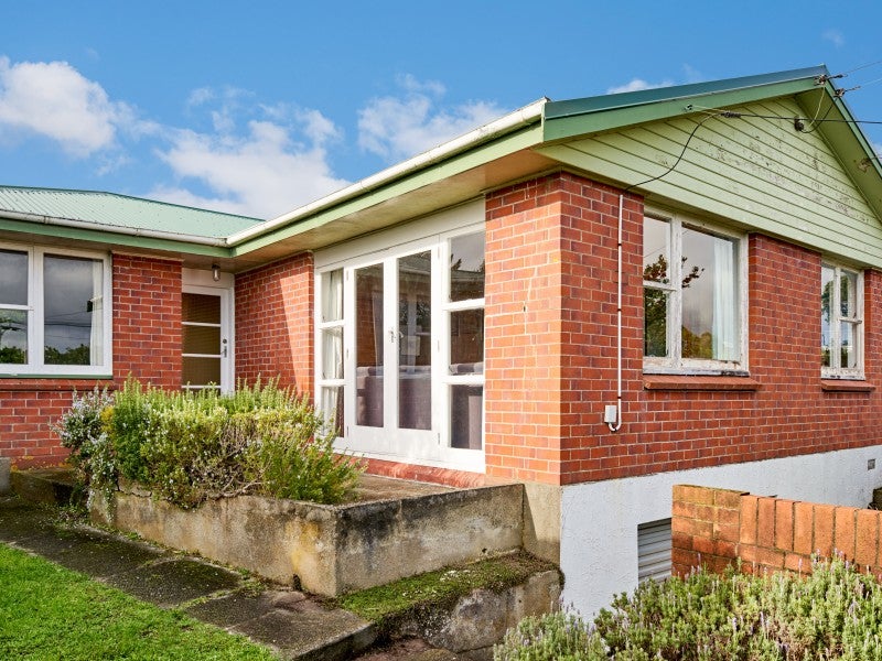5 Tirowhanga Road, Paremata, Porirua - Carousel 1
