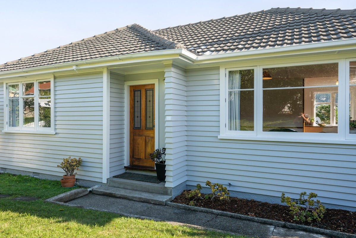 44 Taylor Terrace, Tawa, Wellington - Carousel 2