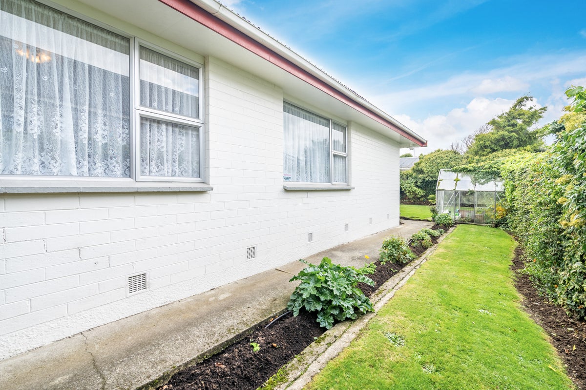 26 Bullar Street, Grasmere, Invercargill - Carousel 1