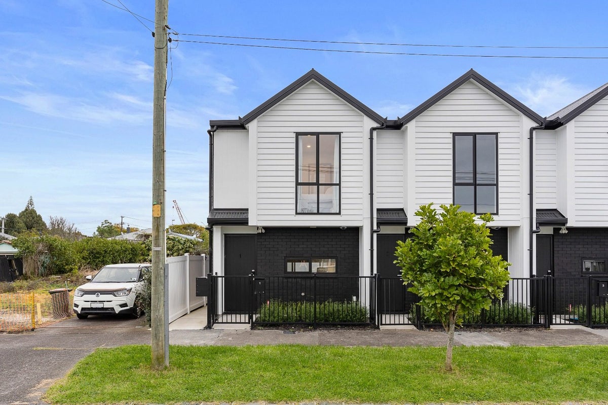 1/26 Moa Road, Point Chevalier, Auckland - Carousel 1