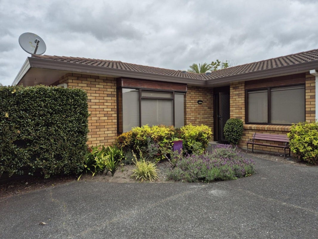 1/32 Riverside Road, Orewa, Orewa - Carousel 1