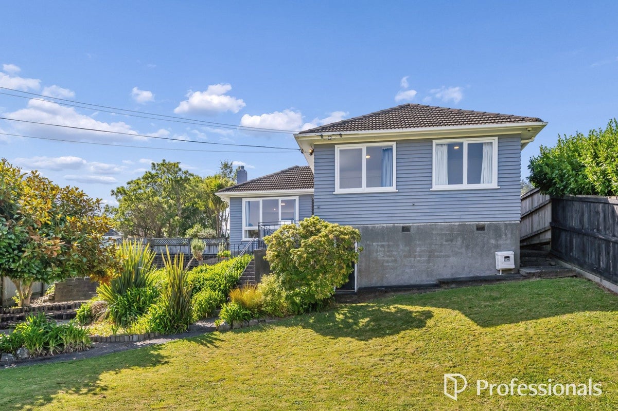 9 Peel Place, Wainuiomata, Lower Hutt - Carousel 1