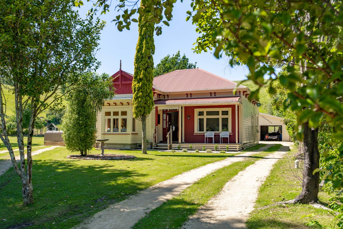 1394 Opaki Kaiparoro RD, MASTERTON - Carousel 23