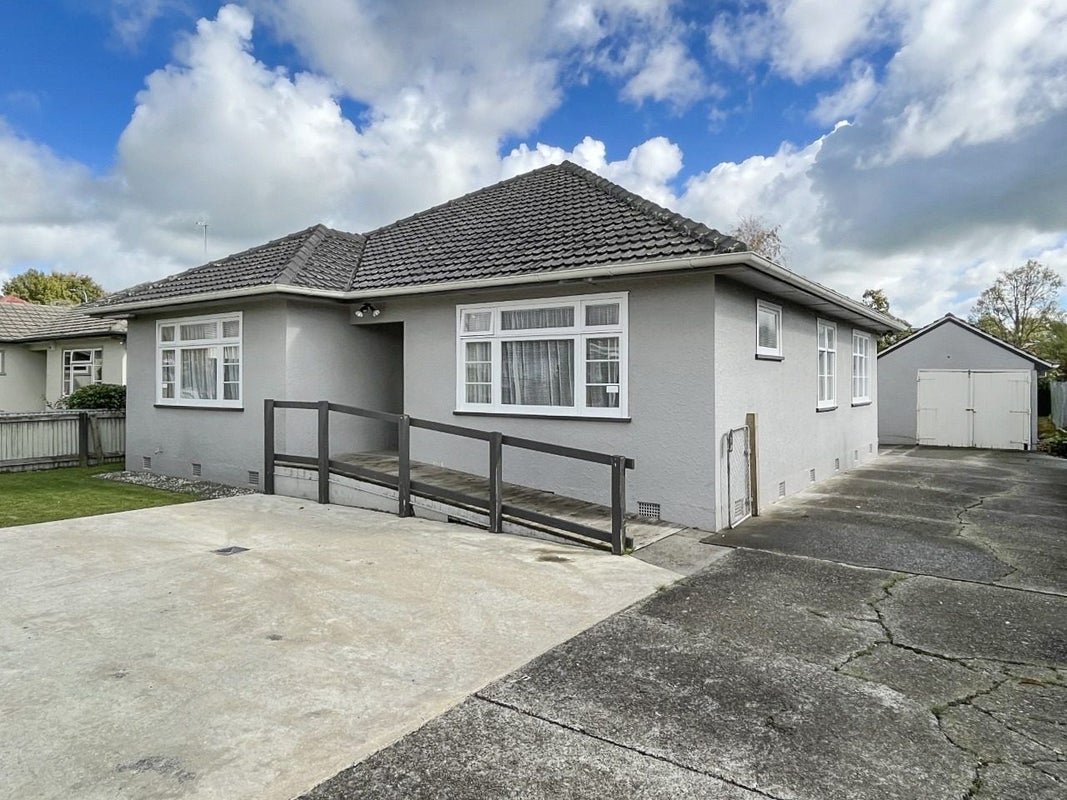 17 Rewa Street, Takaro, Palmerston North - Carousel 1