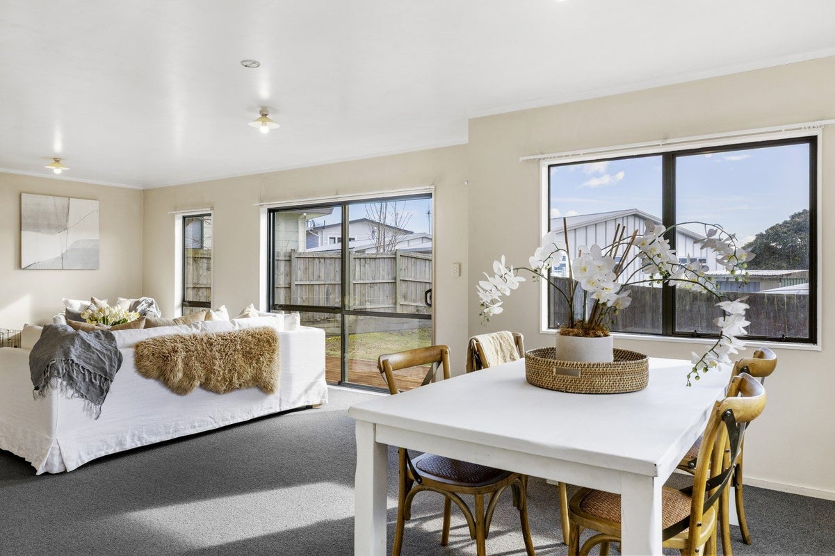 2/33 Sunset Street, Hilltop, Taupo - Carousel 1