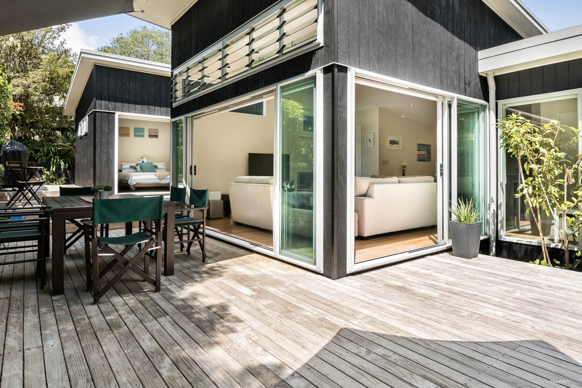 46A Parr Terrace, Castor Bay, Auckland - Carousel 2