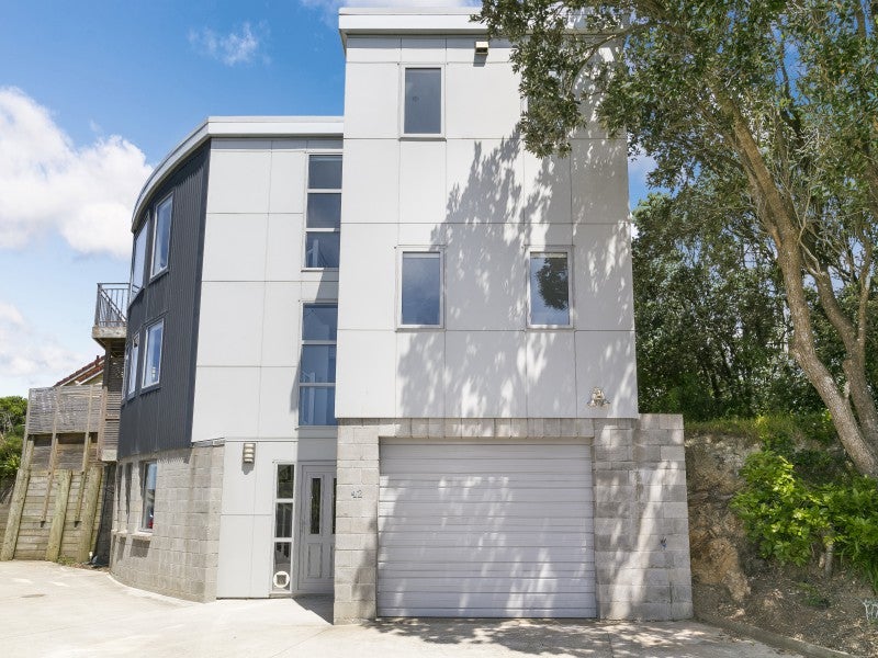 42 Mandalay Terrace, Khandallah, Wellington - Carousel 2