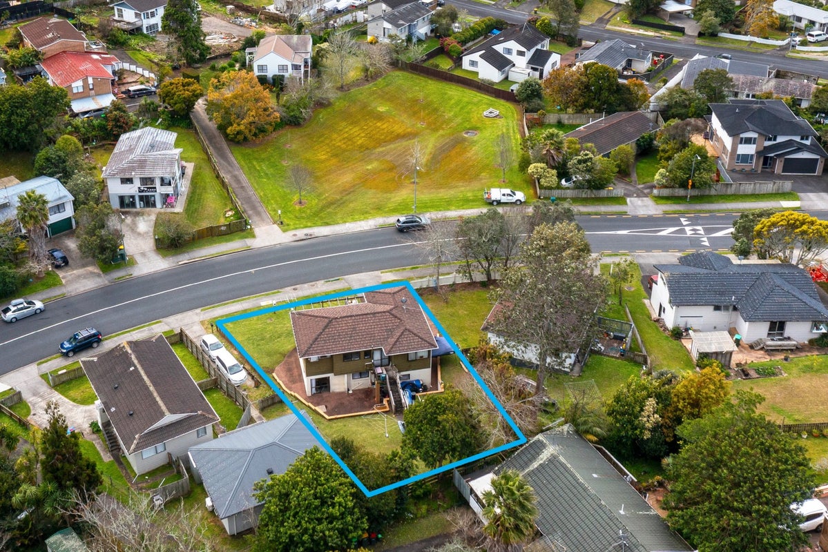 67 Oaktree Avenue, Browns Bay, Auckland - Carousel 1