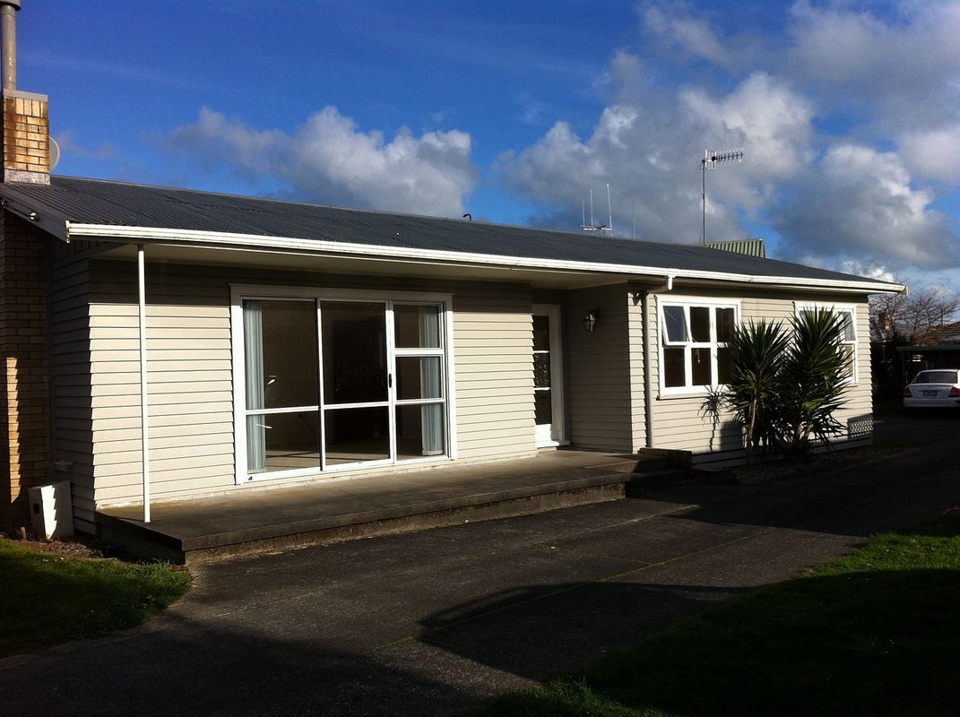 36 Liston Crescent, Hillcrest, Hamilton - Carousel 1