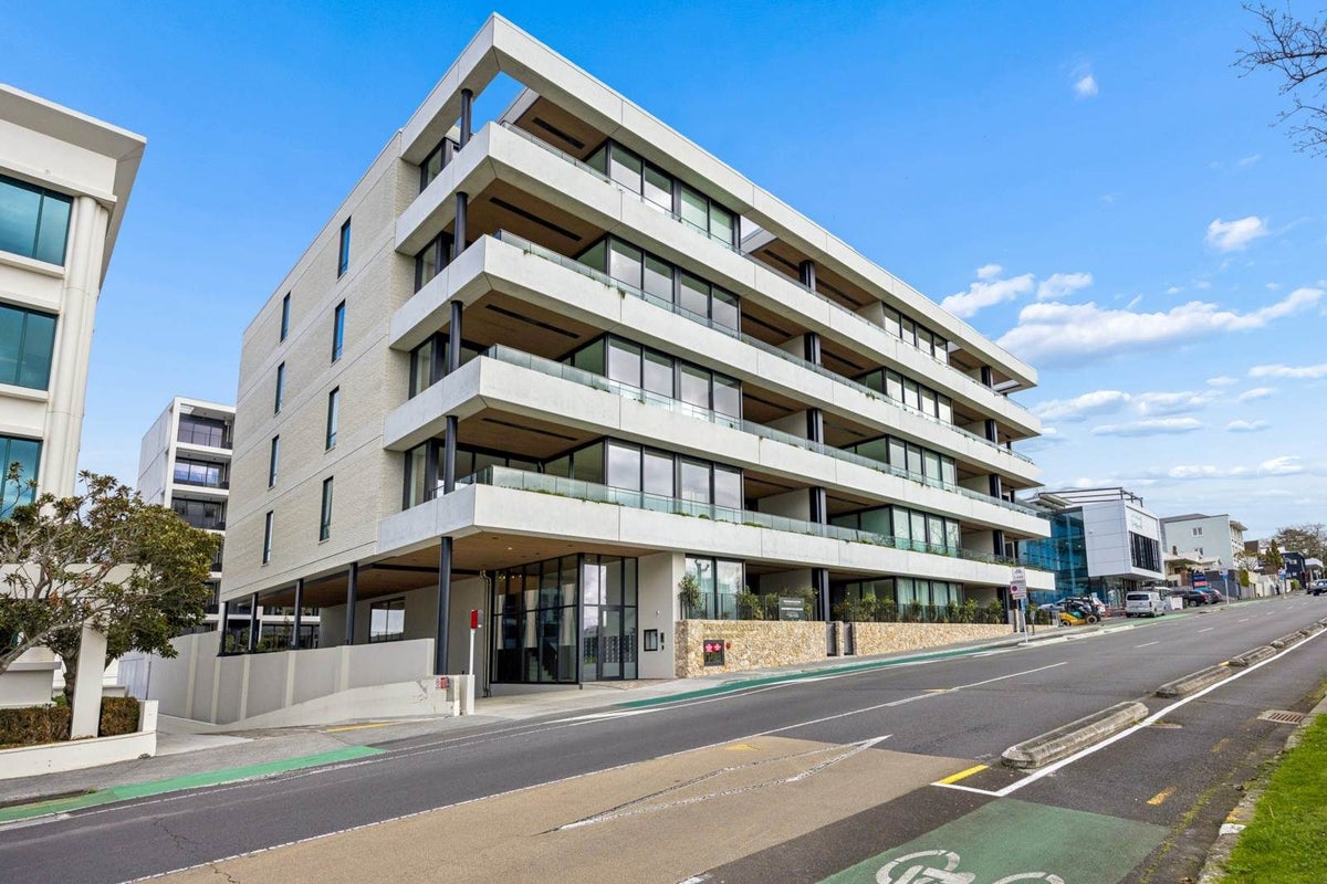 309/81 Carlton Gore Road, Newmarket, Auckland - Carousel 1