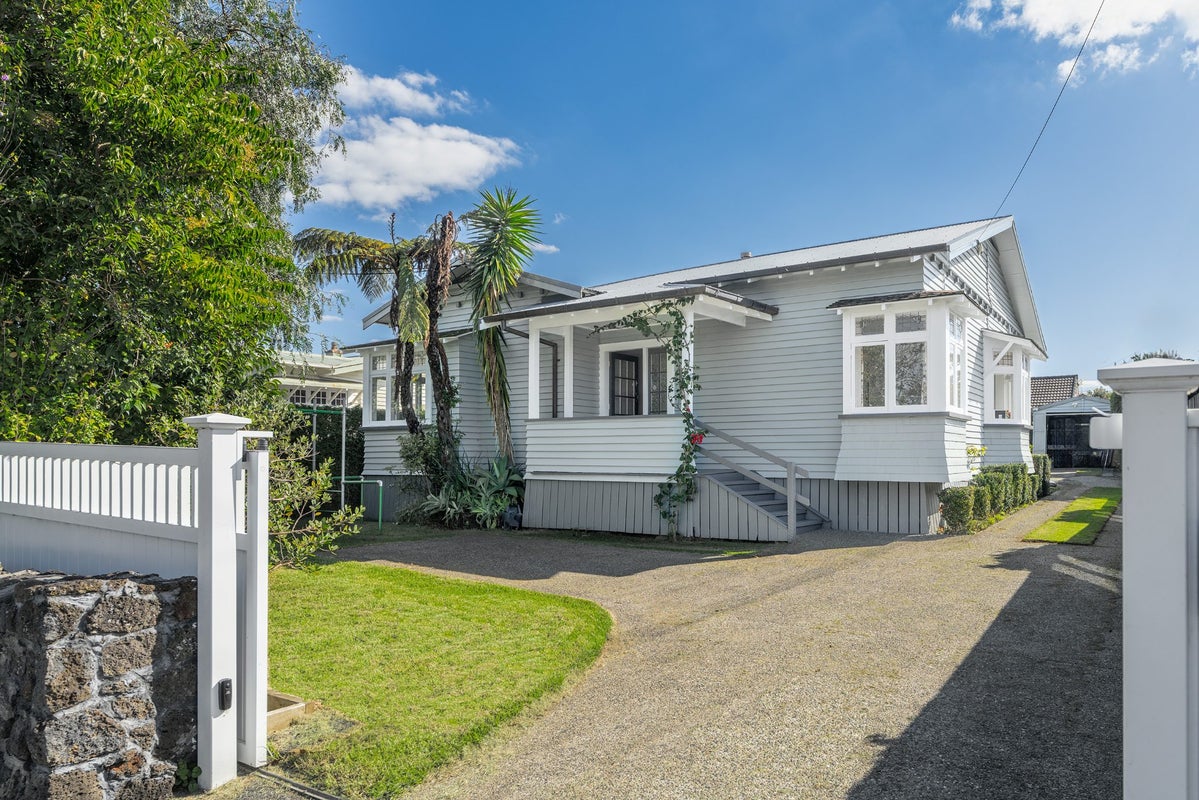 72 Asquith Avenue, Mount Albert, Auckland - Carousel 1
