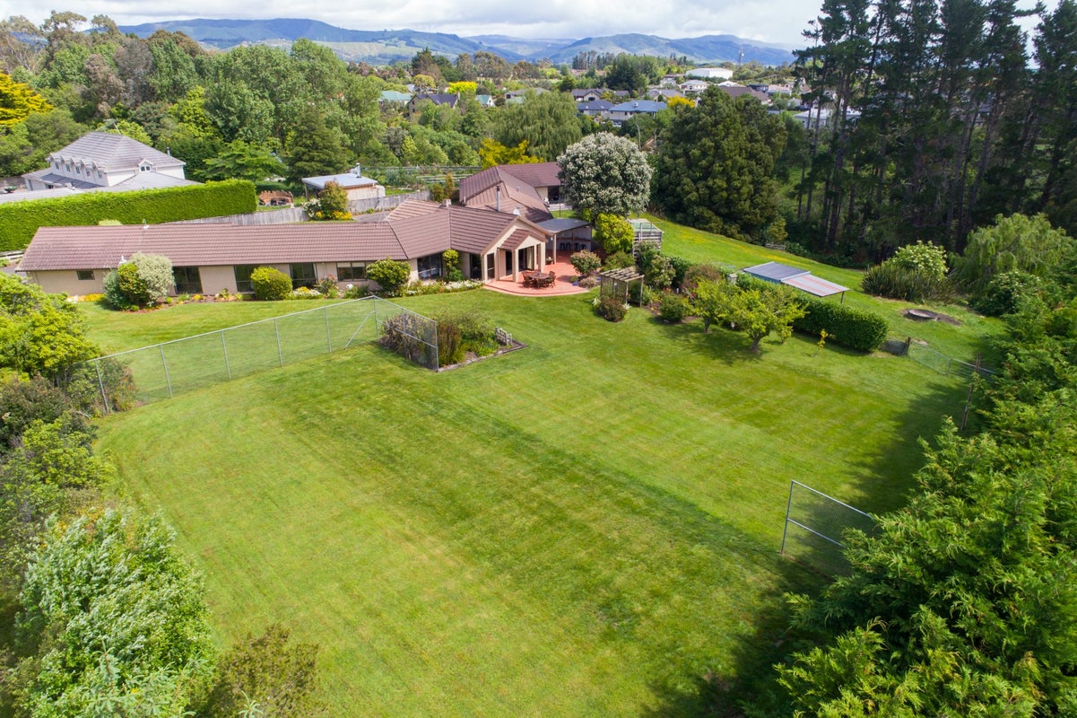 25 Waicola Drive, Fitzherbert, Palmerston North - Carousel 1