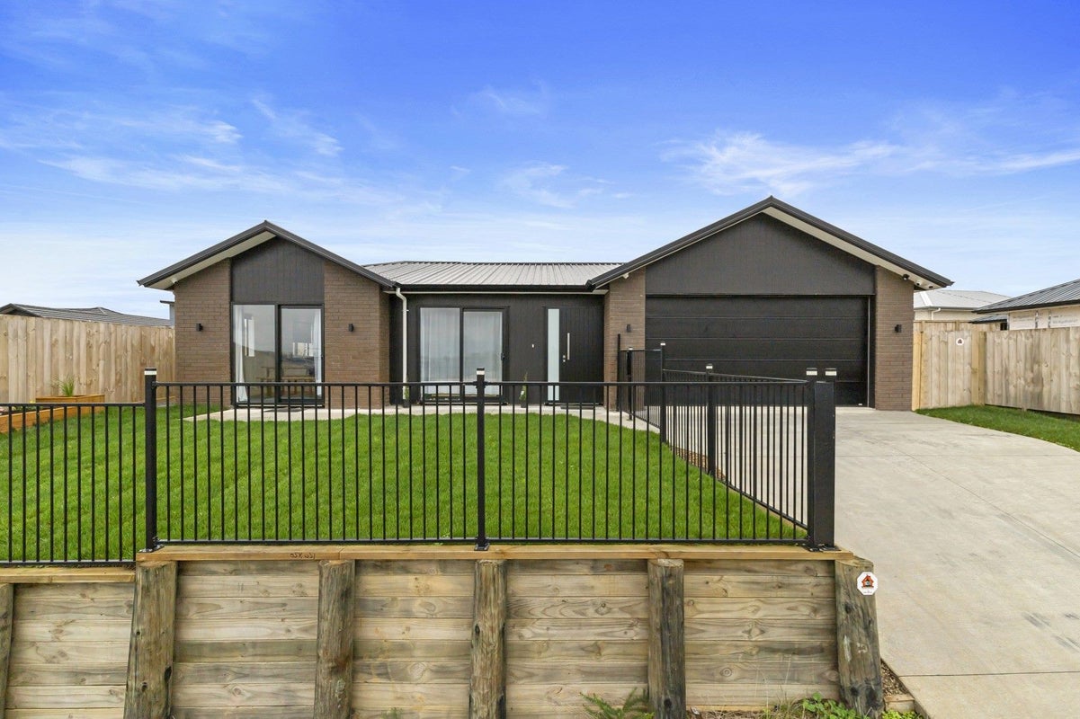 19 Te Tiireke Drive, Glenview, Hamilton - Carousel 1