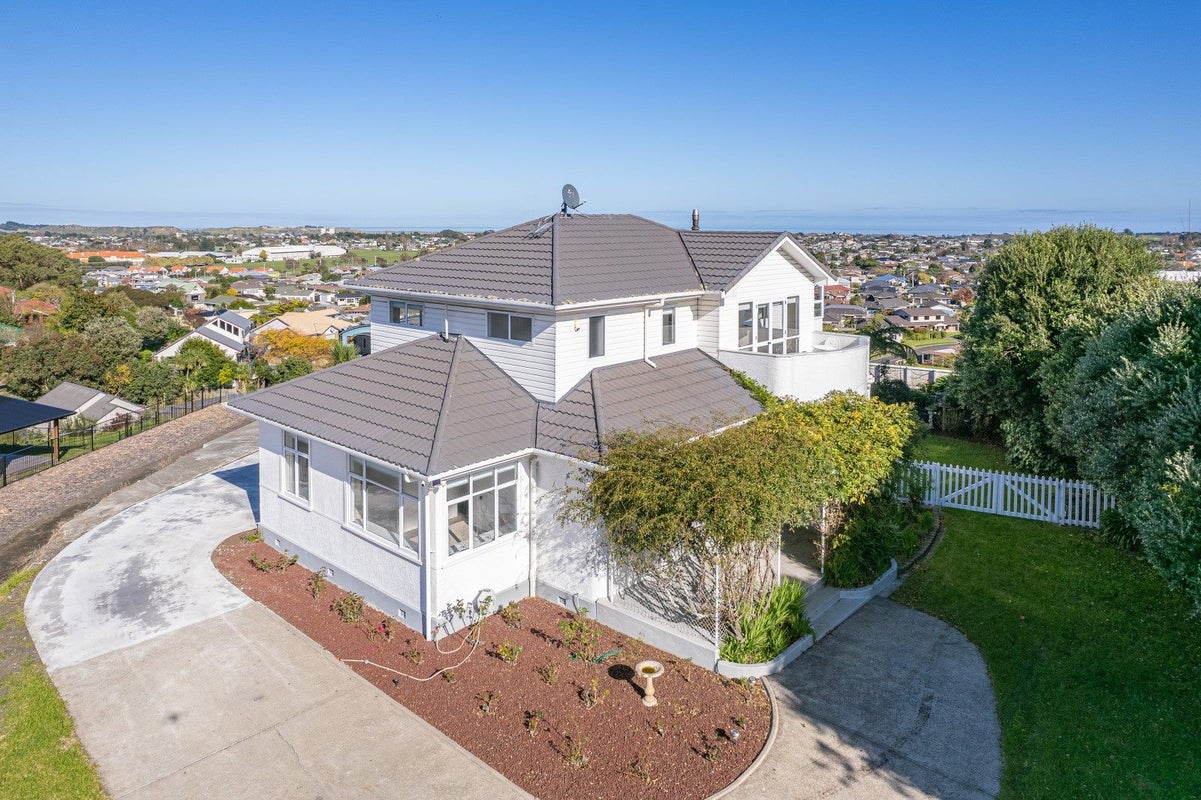 14 Rawhiti Place, Saint Johns Hill, Whanganui - Carousel 1