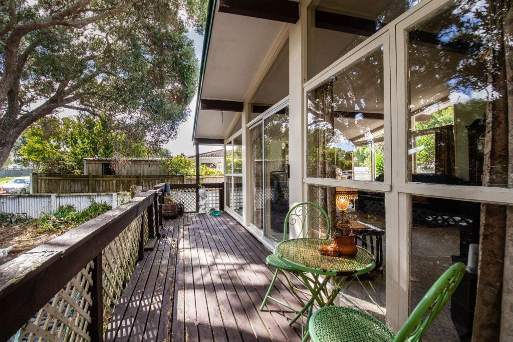 21 Ashcroft Avenue, Mangere Bridge, Auckland - Carousel 1