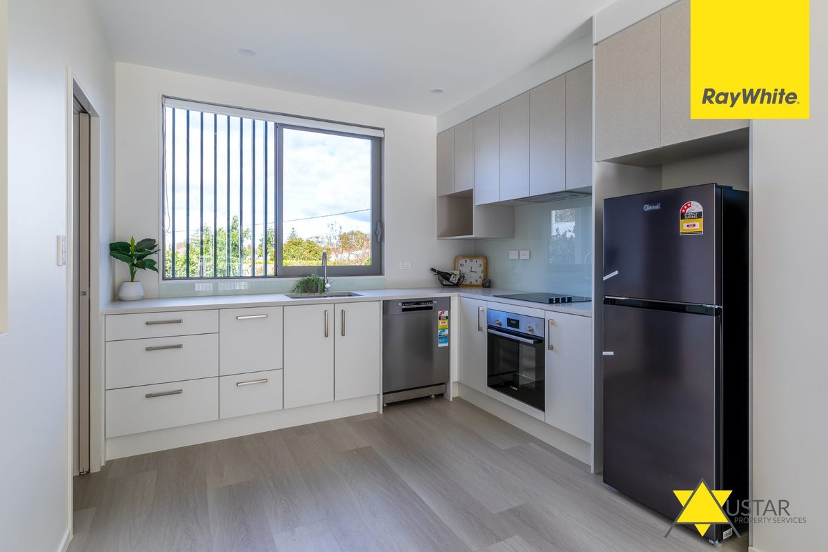 7/2 Moor Avenue, Te Atatu Peninsula, Auckland - Carousel 1