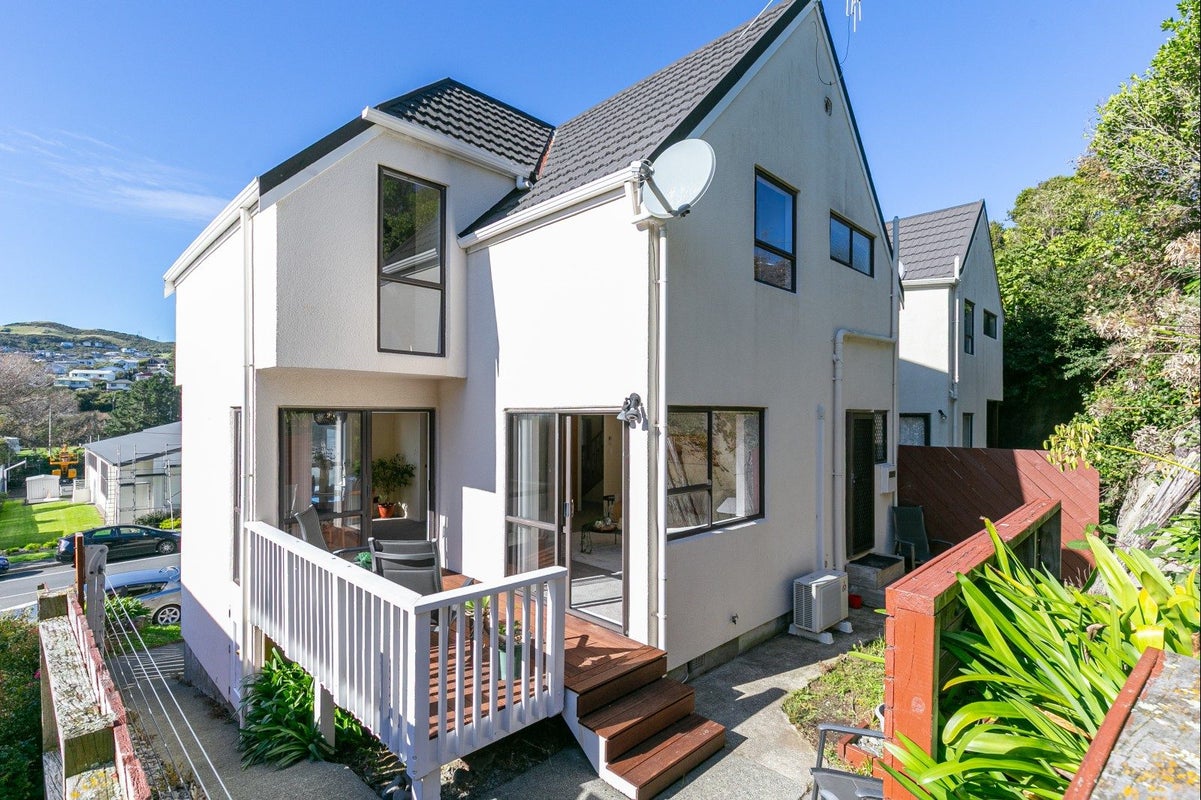 107 Main Road, Tawa, Wellington - Carousel 1