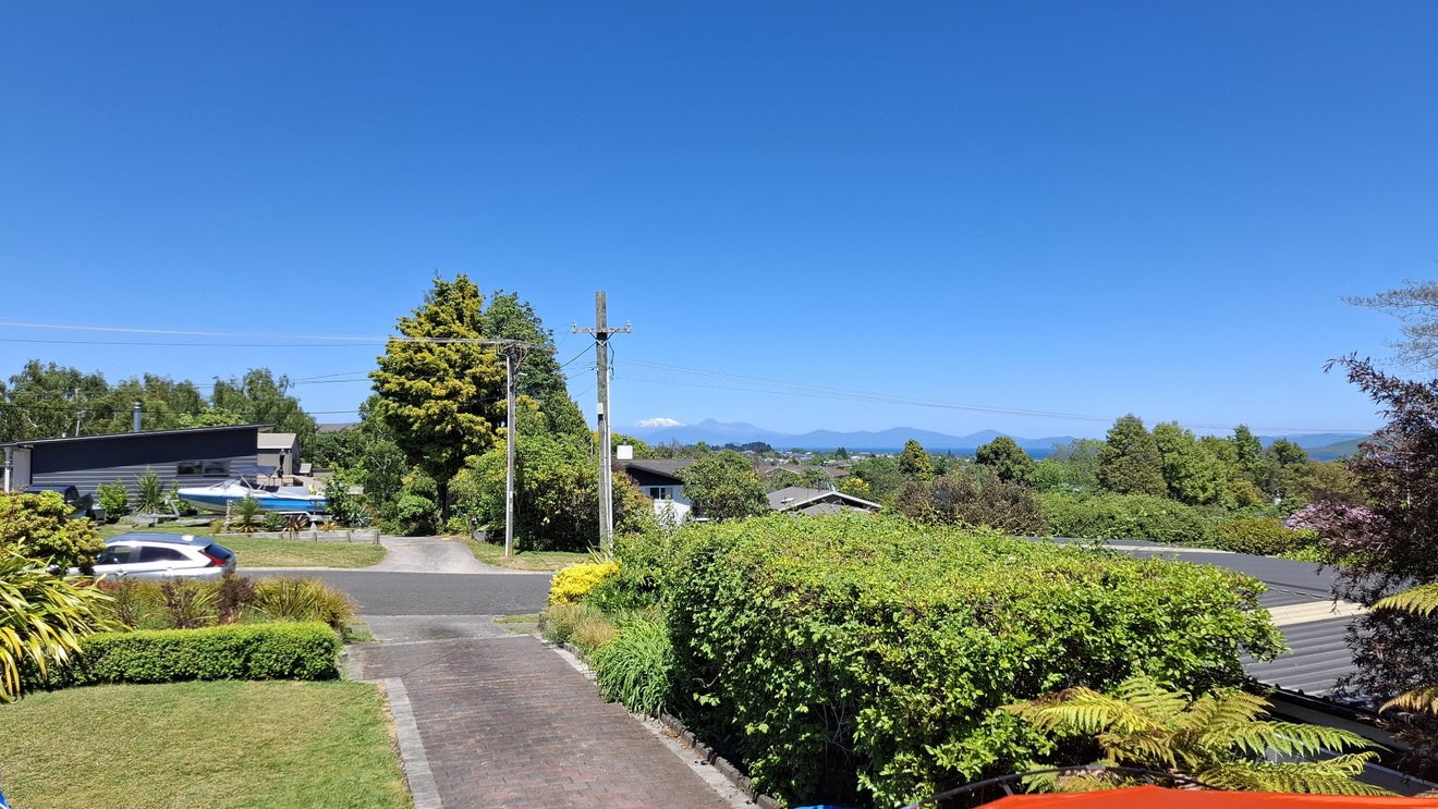 12 Titoki Avenue, Waipahihi, Taupo - Carousel 22