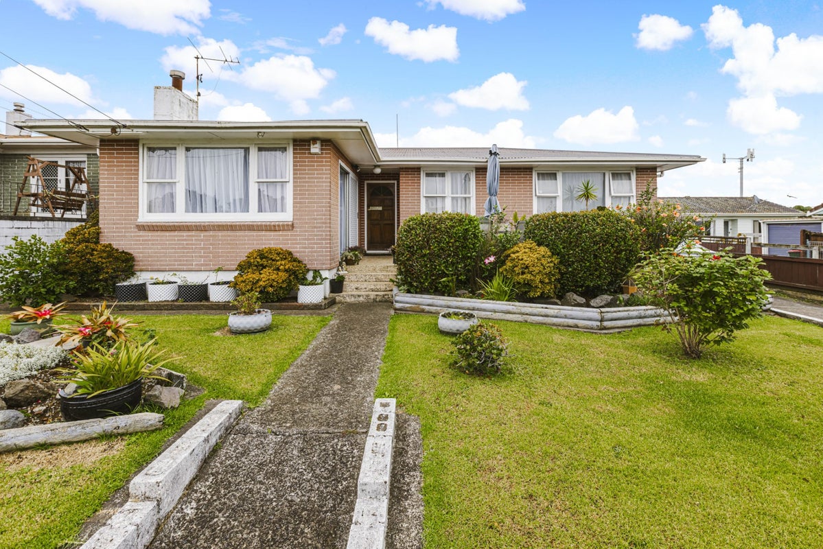 37 Ferguson Street, Manurewa East, Auckland - Carousel 1
