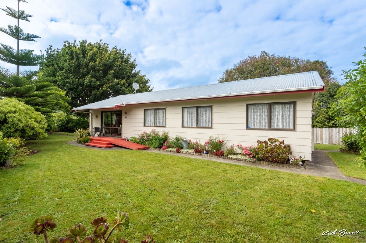44A Larchmont Grove, Totara Park, Upper Hutt - Carousel 1