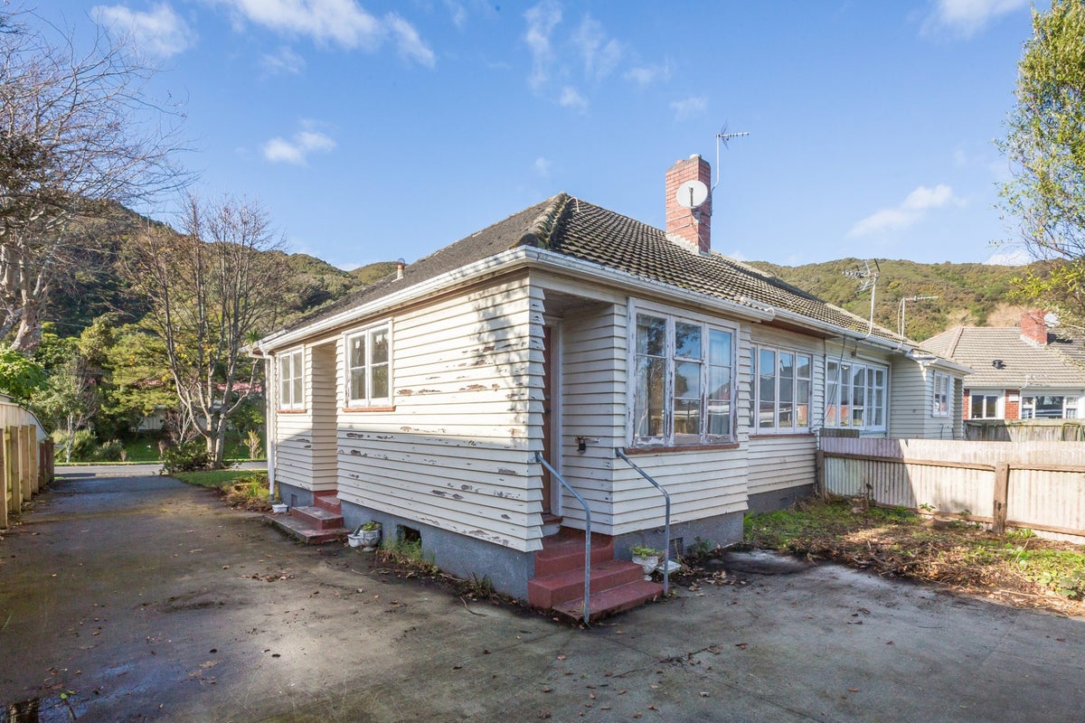 277 Riverside Drive, Waterloo, Lower Hutt - Carousel 2