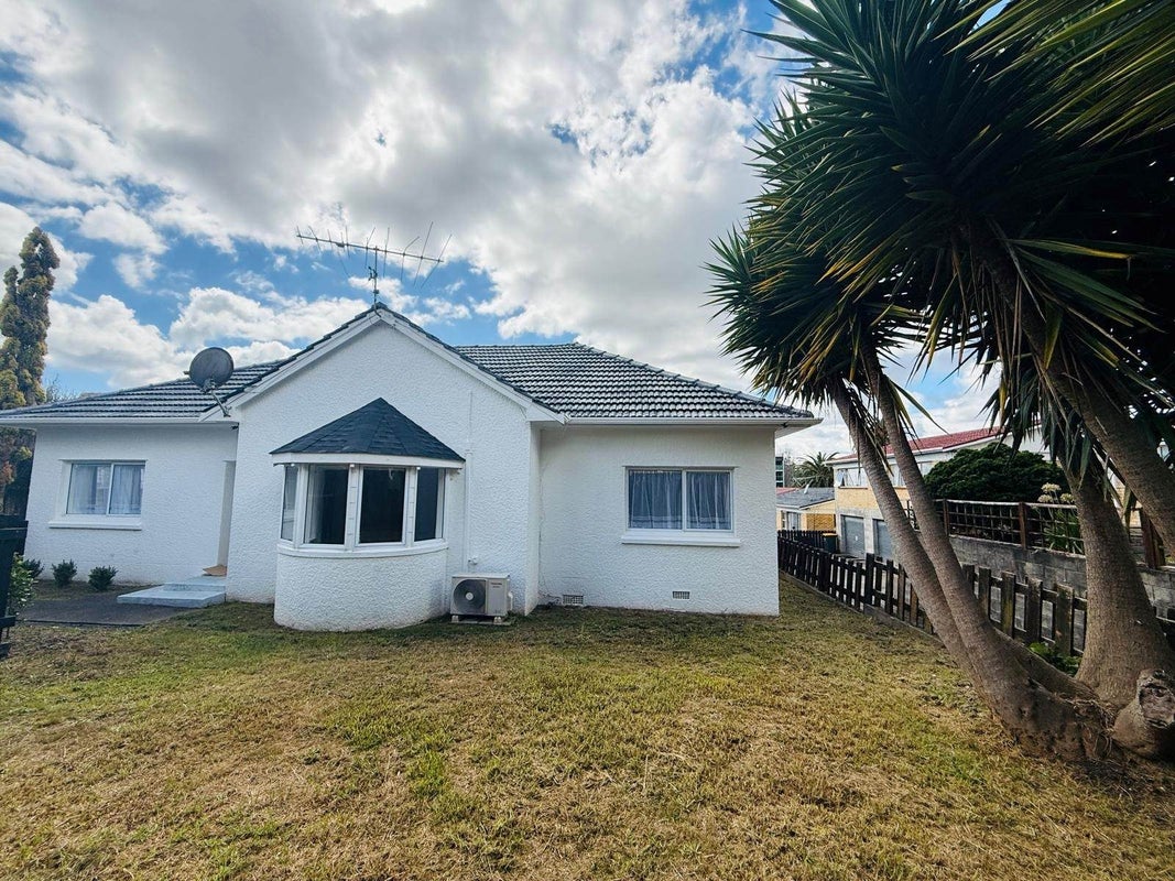 1/10 Wood Street, Papakura, Auckland - Carousel 1