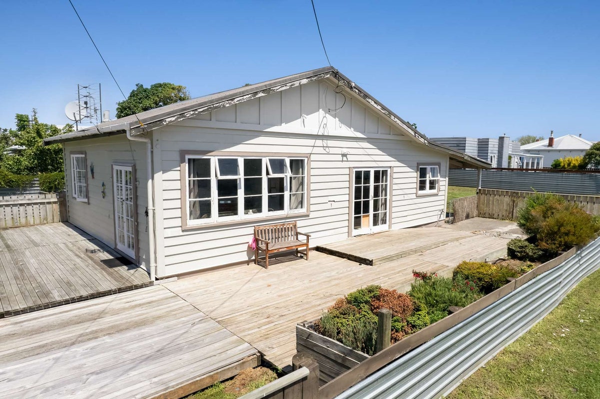 4 Kiwi Street, Whanganui East, Whanganui - Carousel 1